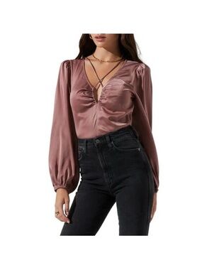 NEW without tags ASTR the Label keyhole cutout mauve  pink satin top size large
